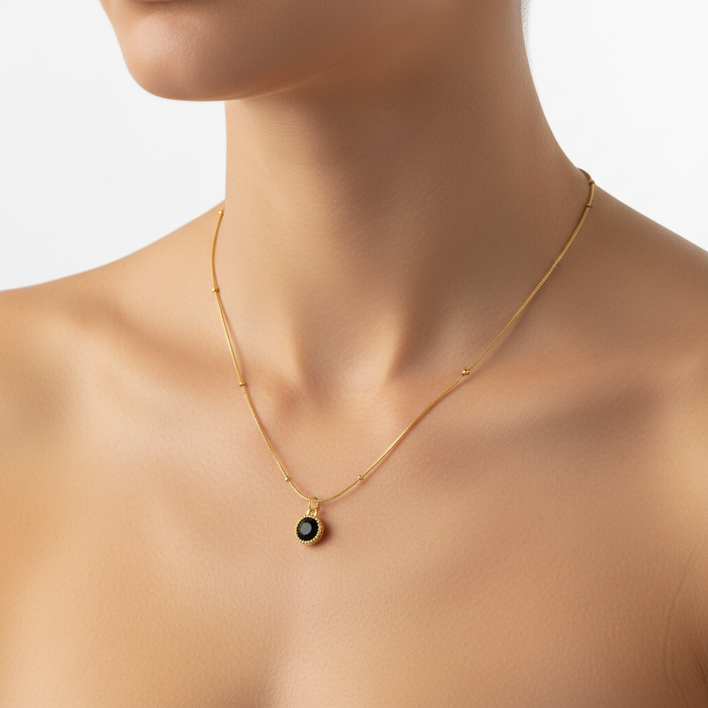 Model Full Neckline
