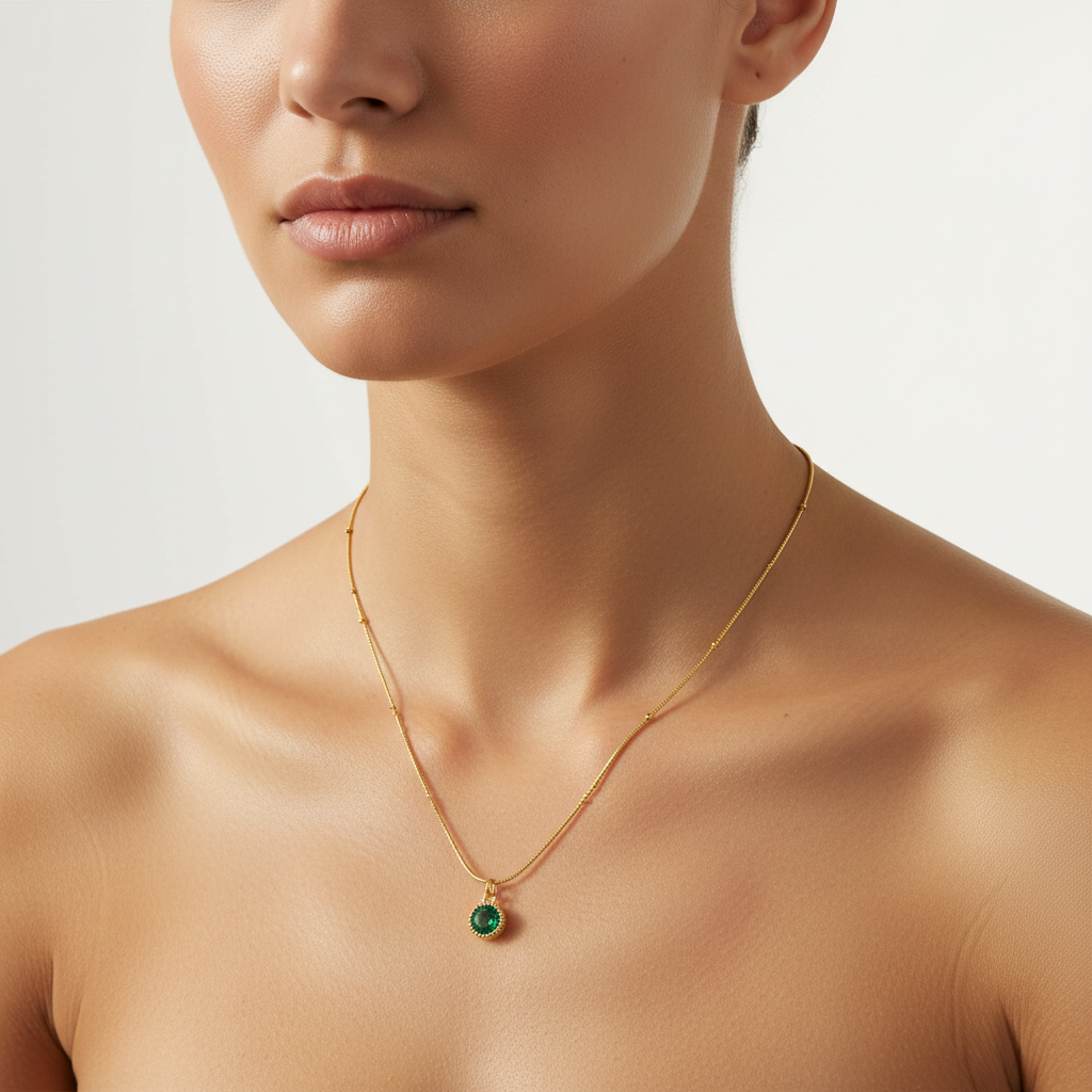 Model Full Neckline
