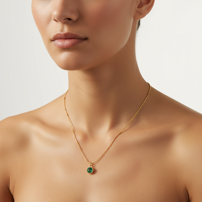 Model Full Neckline