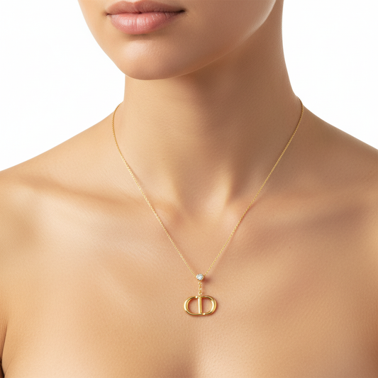 Model Full Neckline